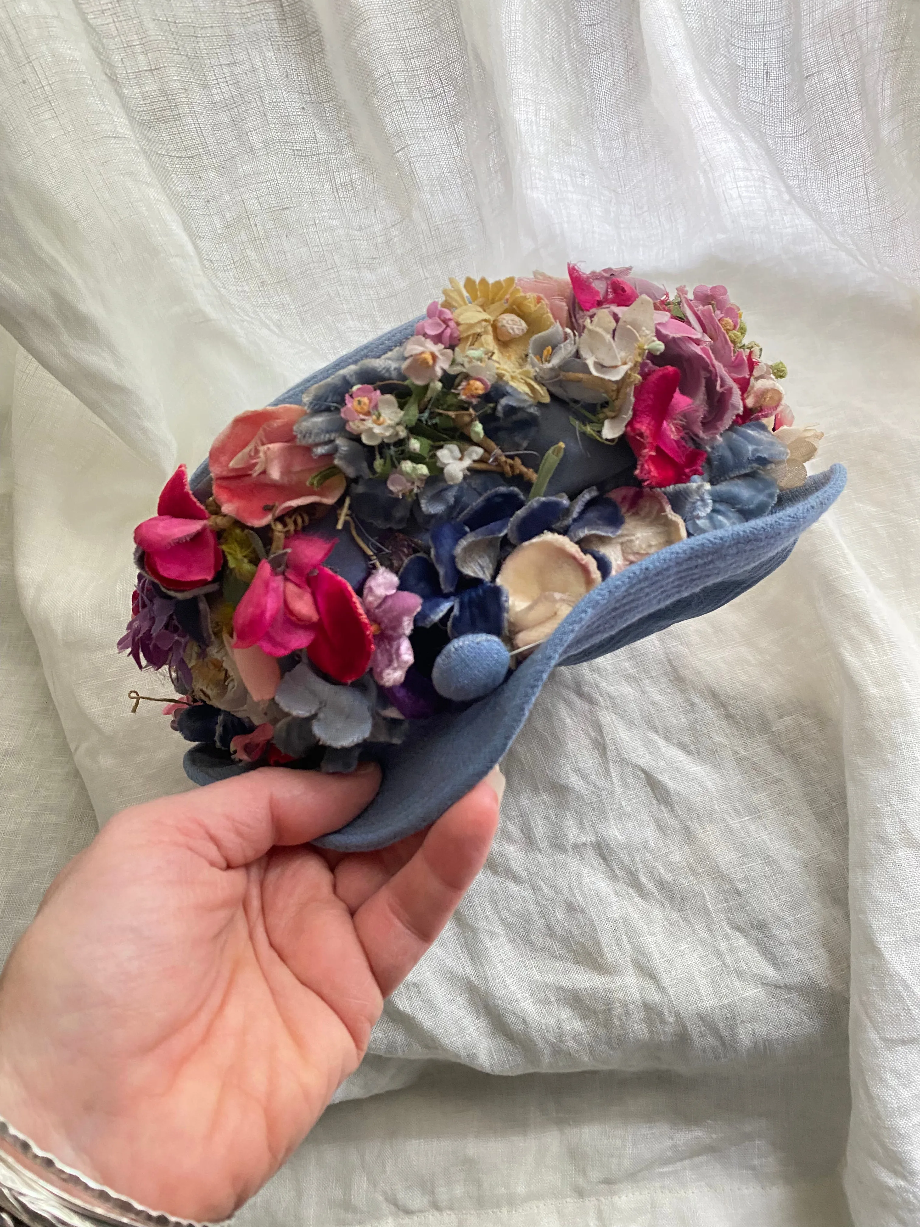 1930's Garden Periwinkle Tilt Hat By Meier & Frank / OS