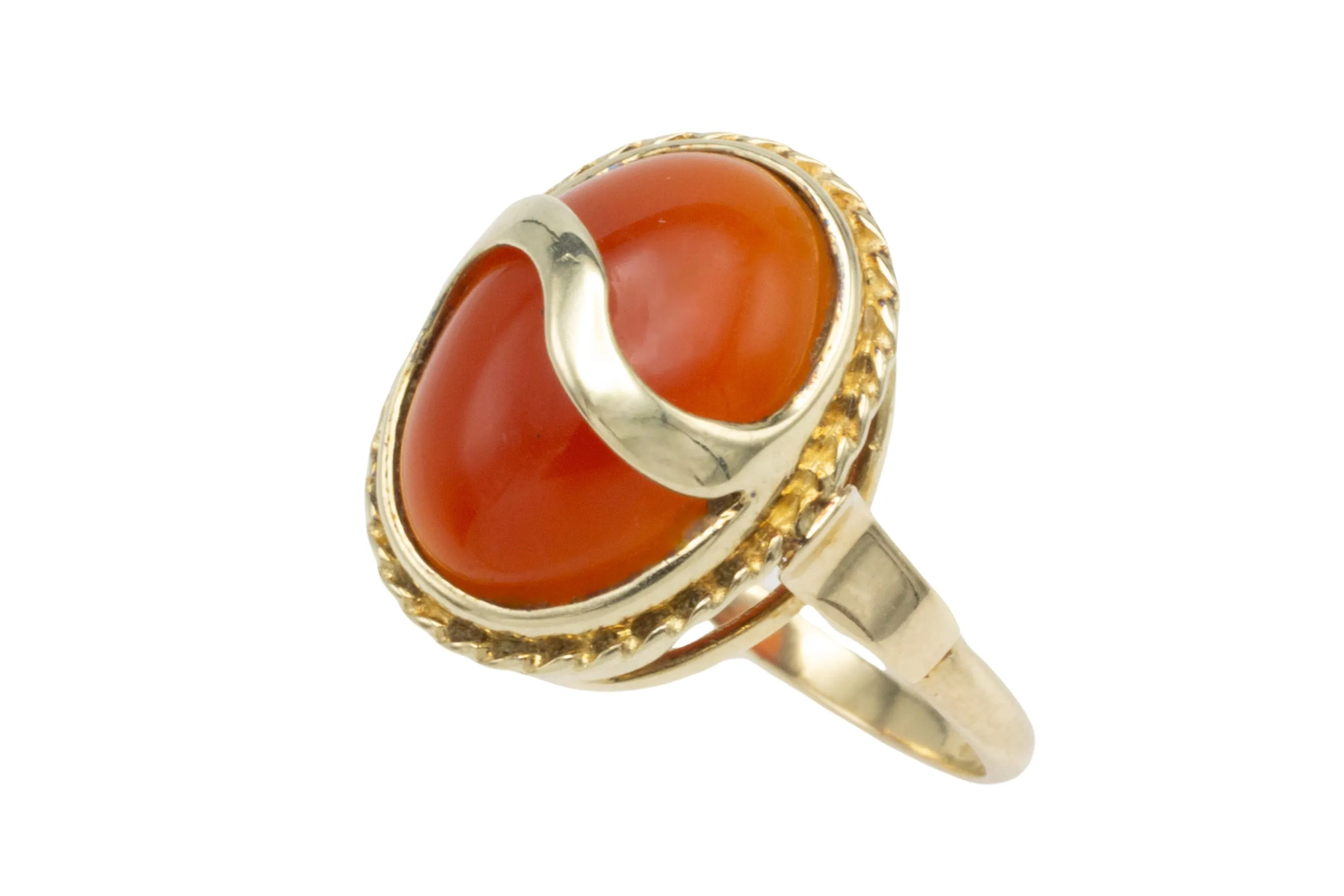Cabochon carnelian ring in 14 carat gold