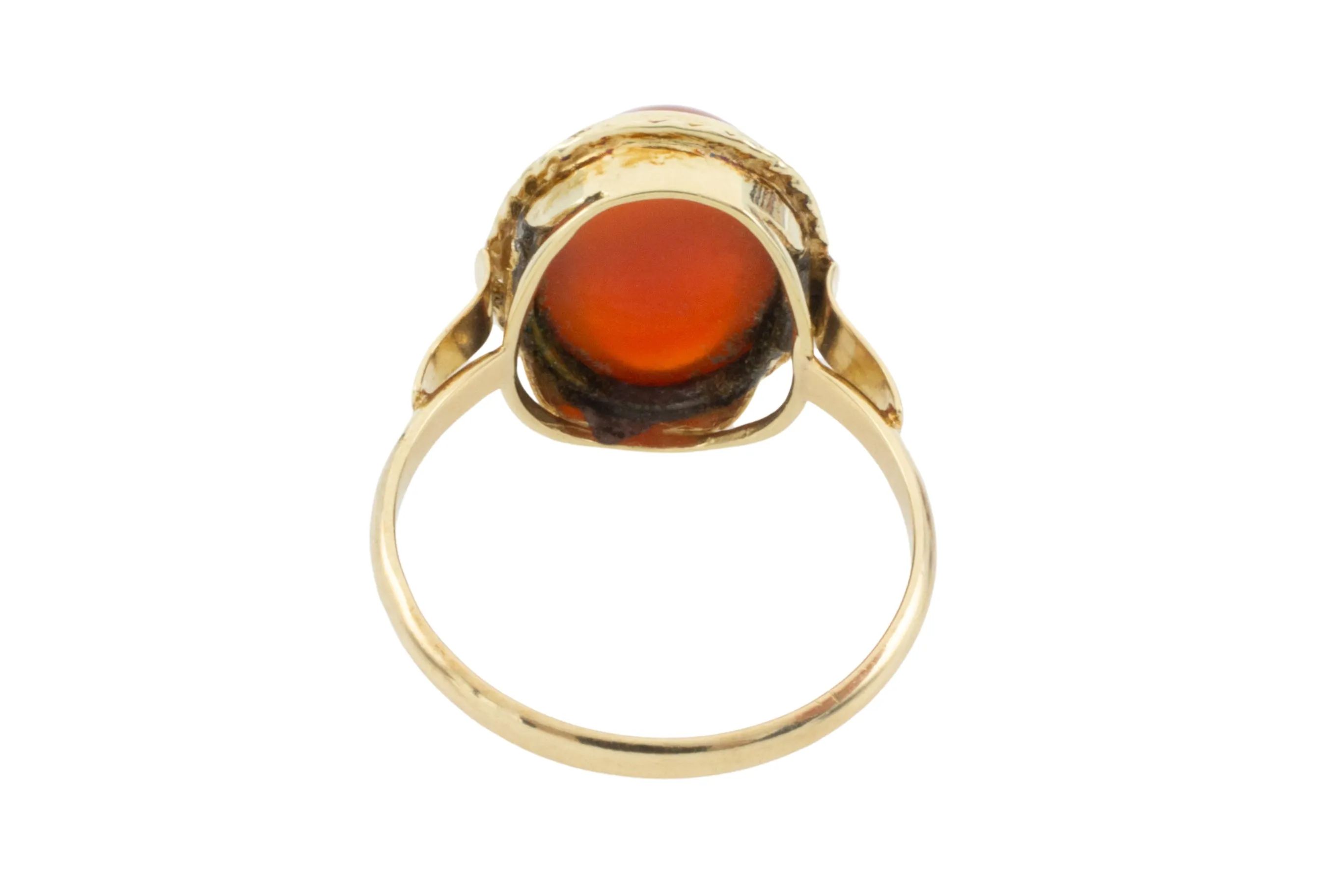 Cabochon carnelian ring in 14 carat gold