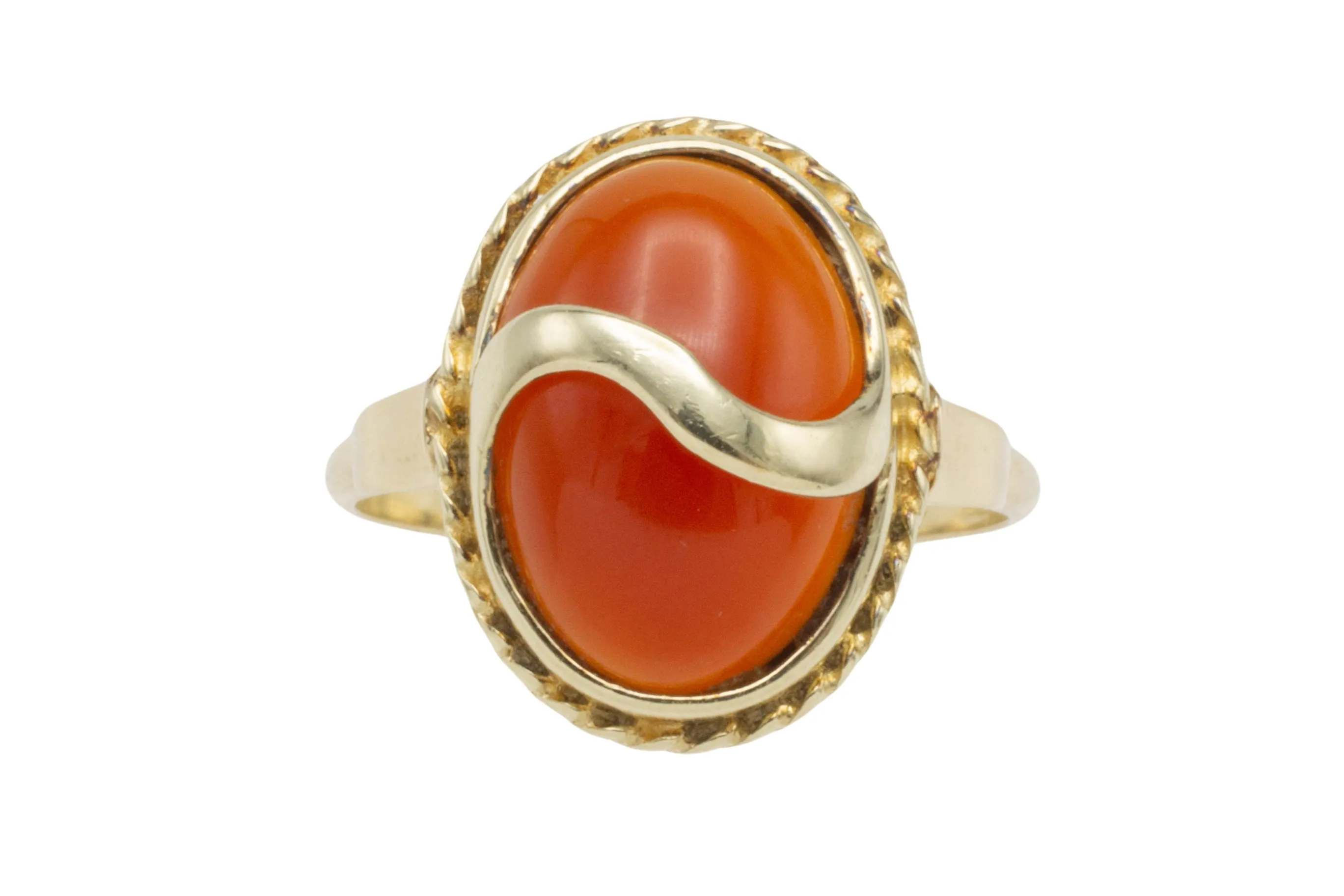 Cabochon carnelian ring in 14 carat gold