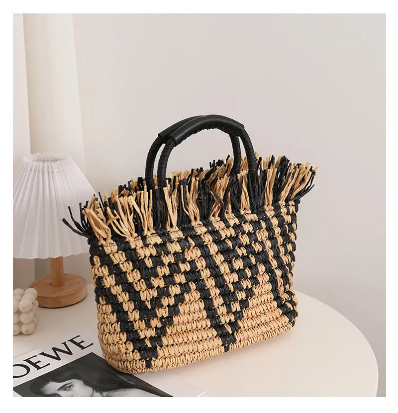 Hand woven staw bag
