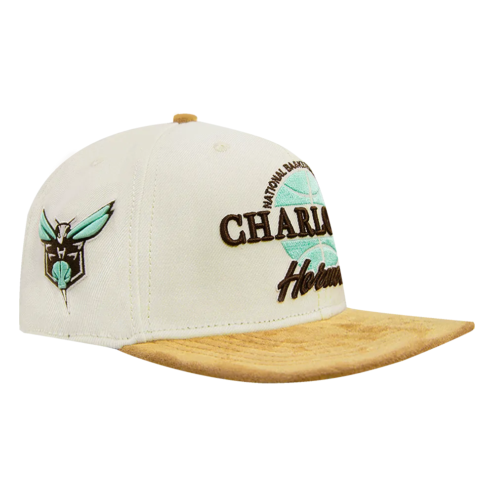NBA CHARLOTTE HORNETS BUTTER SUEDE SCRIPT STRAPBACK HAT (EGGSHELL/SUEDE)