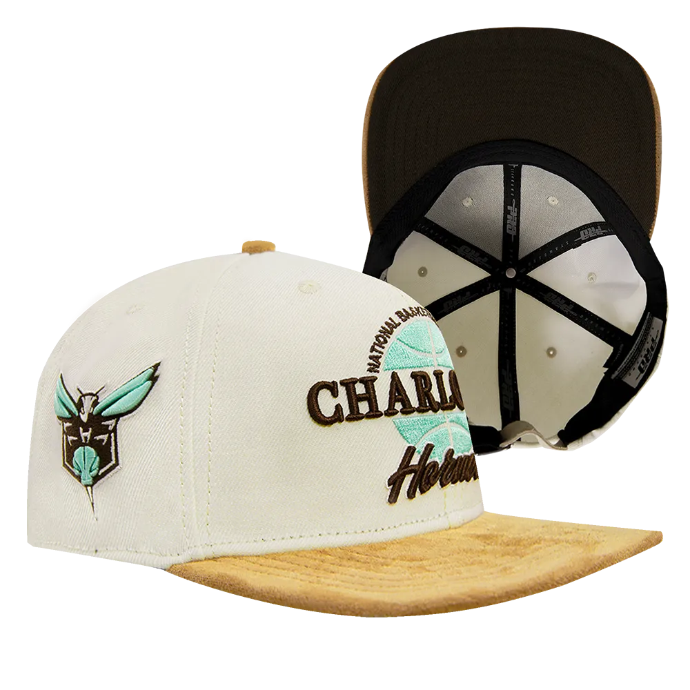 NBA CHARLOTTE HORNETS BUTTER SUEDE SCRIPT STRAPBACK HAT (EGGSHELL/SUEDE)