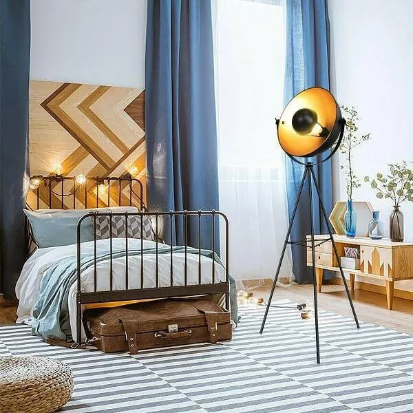 Nirv - Industrial Tripod Floor Lamp with Adjustable Metal Legs