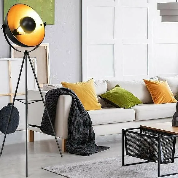 Nirv - Industrial Tripod Floor Lamp with Adjustable Metal Legs