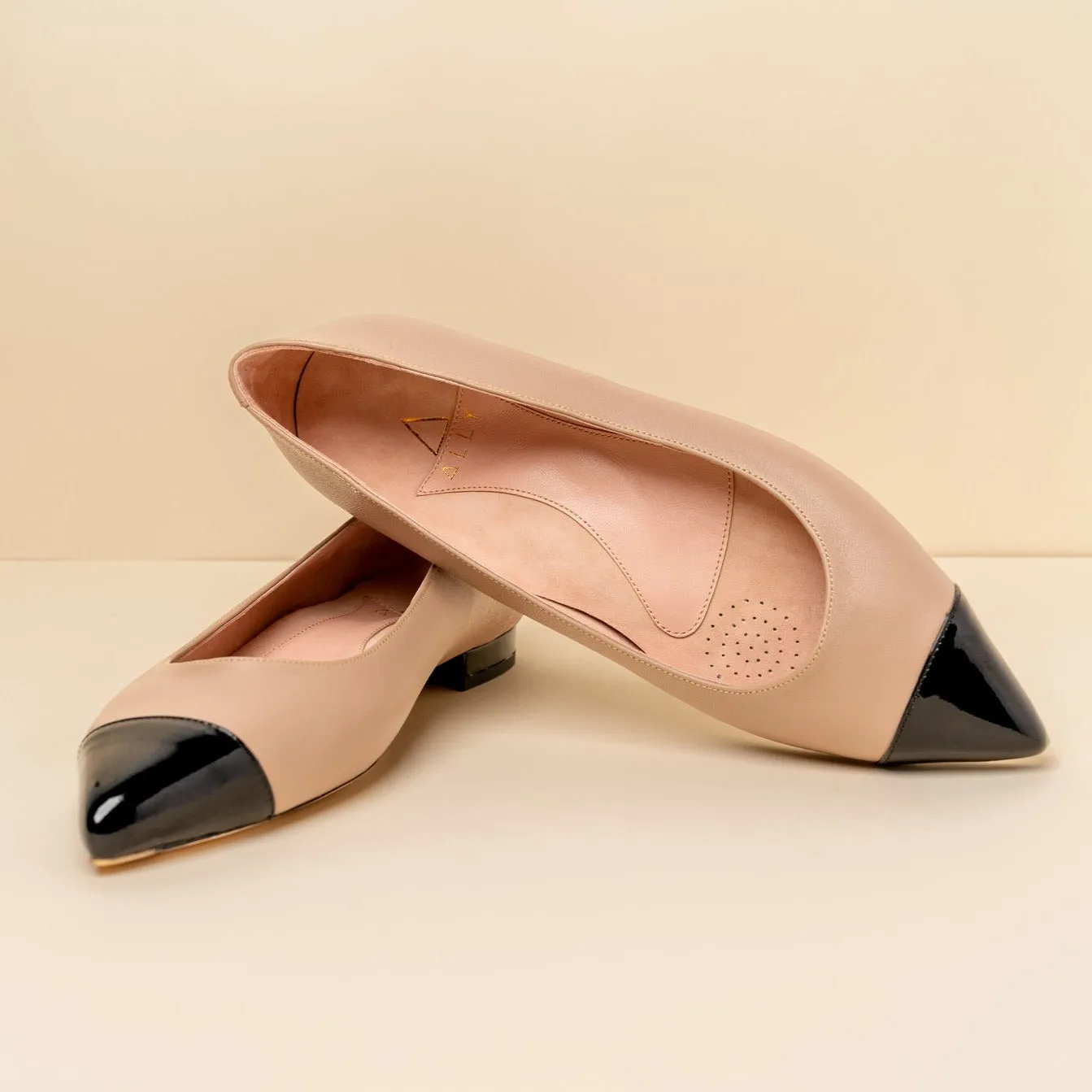 [SAMPLE] Bossy Beige Leather with Black Patent Leather Cap Toe Flat